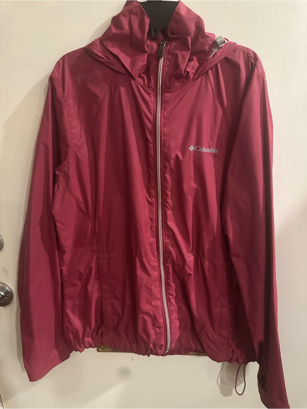 Columbia Men’s Berry Red Packable Hooded Windbreaker Rain Jacket